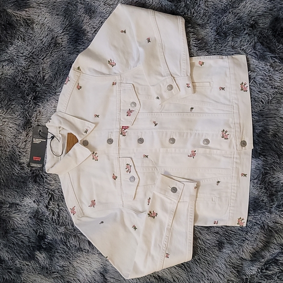 NWT Levi's Embroidered Floral Ex-Boyfriend Trucker Jacket in Garden Variety